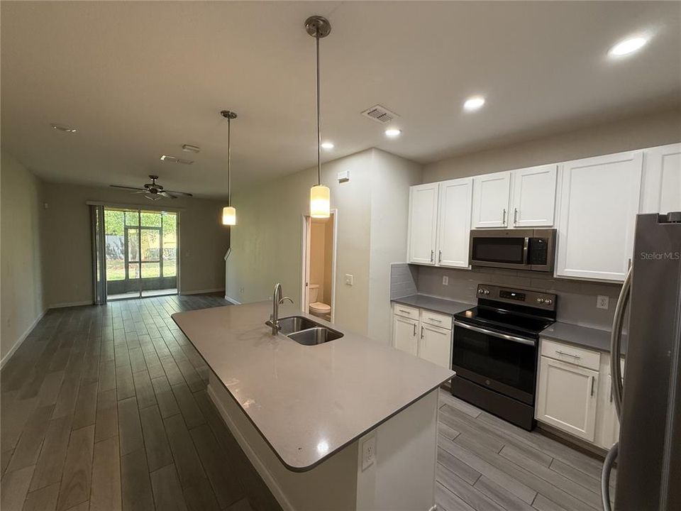 Activo con contrato: $309,900 (3 camas, 2 baños, 1284 Pies cuadrados)