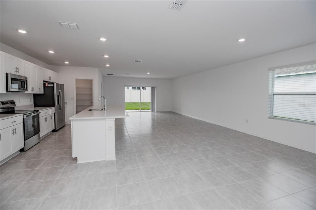 For Rent: $2,600 (4 beds, 3 baths, 2106 Square Feet)