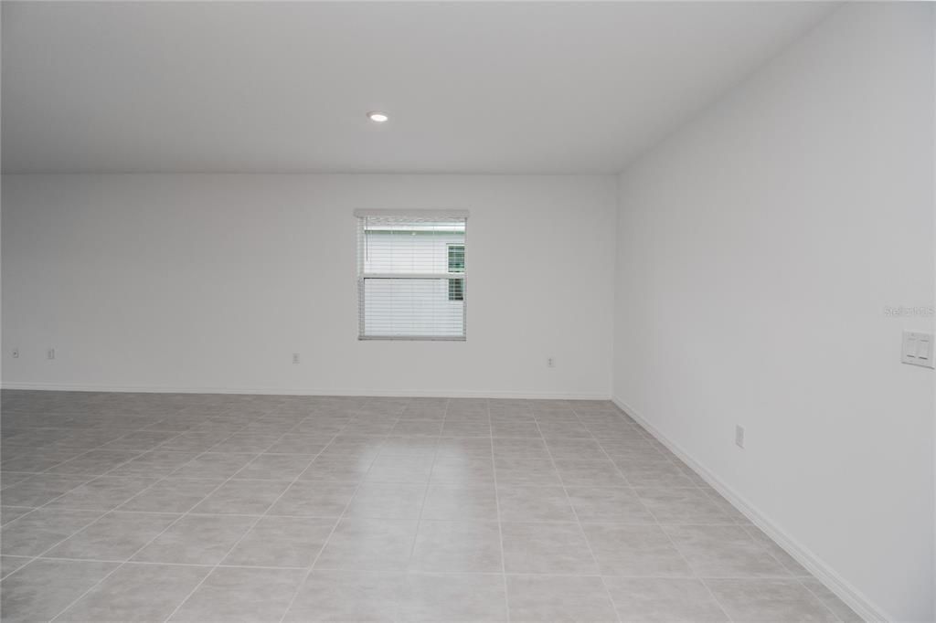 For Rent: $2,600 (4 beds, 3 baths, 2106 Square Feet)