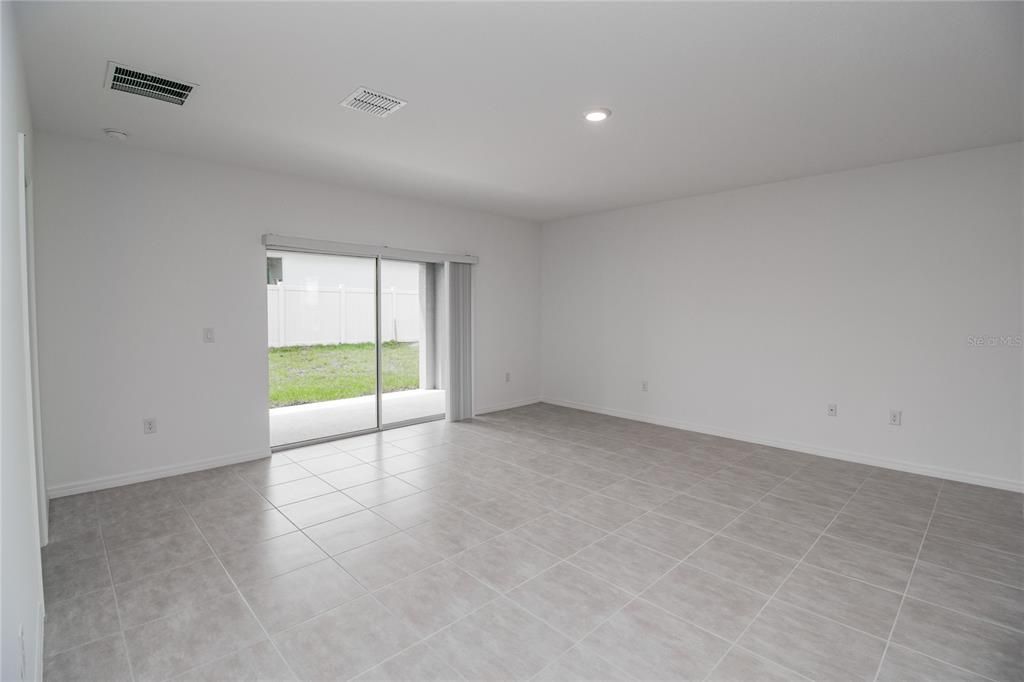 For Rent: $2,600 (4 beds, 3 baths, 2106 Square Feet)