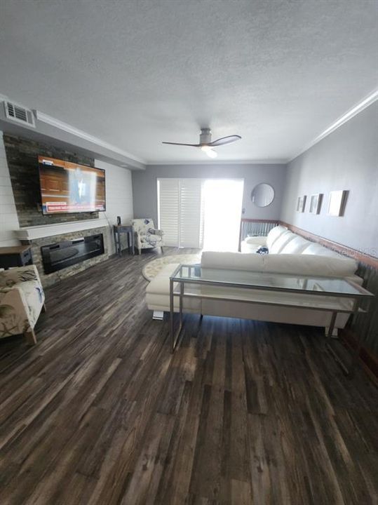 En Venta: $318,000 (2 camas, 2 baños, 1250 Pies cuadrados)