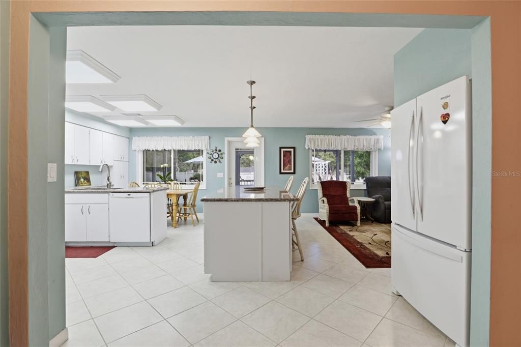 For Sale: $465,000 (3 beds, 2 baths, 1984 Square Feet)