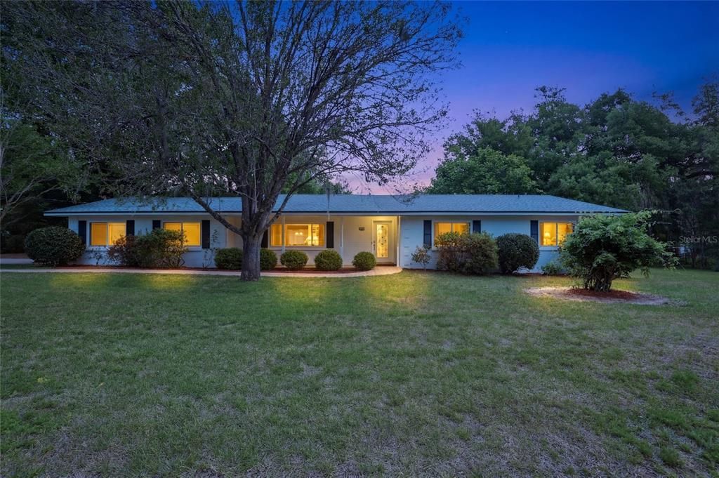 For Sale: $465,000 (3 beds, 2 baths, 1984 Square Feet)