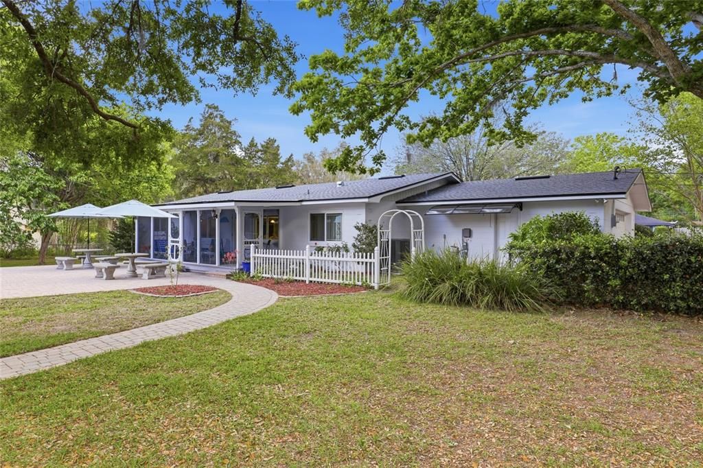 For Sale: $465,000 (3 beds, 2 baths, 1984 Square Feet)