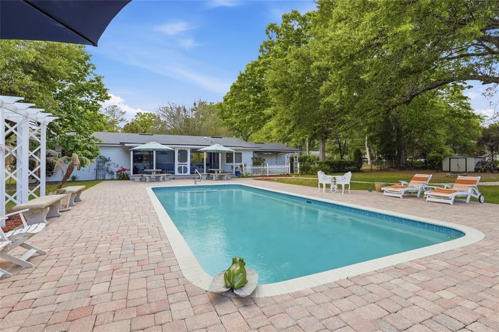 For Sale: $465,000 (3 beds, 2 baths, 1984 Square Feet)