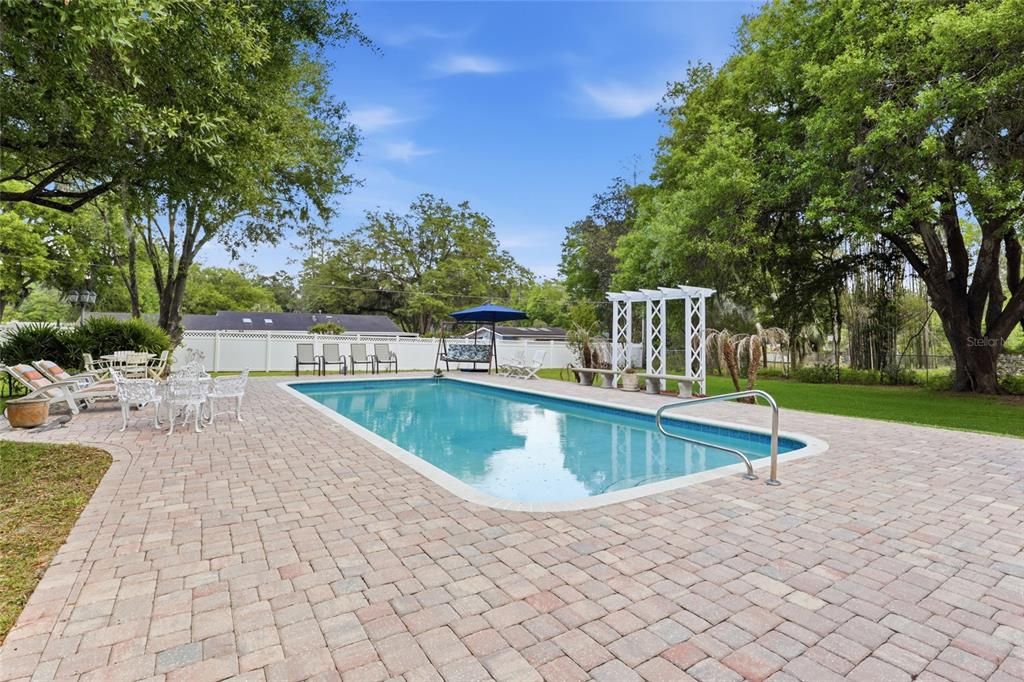 For Sale: $465,000 (3 beds, 2 baths, 1984 Square Feet)