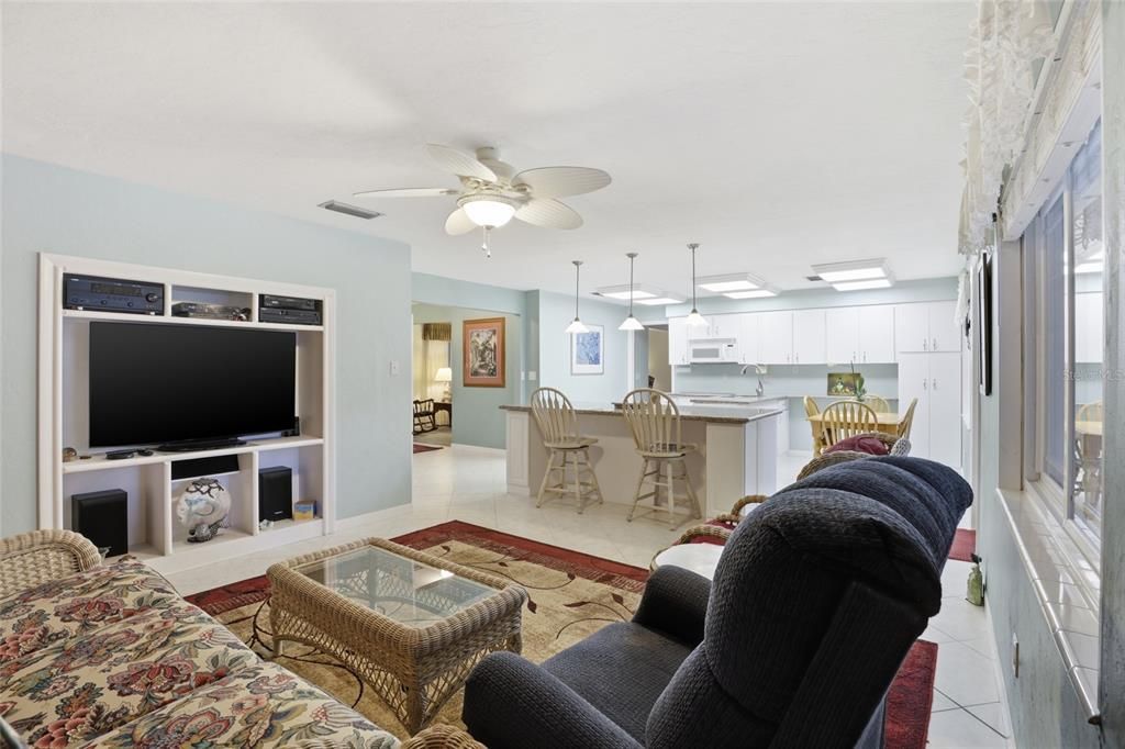 For Sale: $465,000 (3 beds, 2 baths, 1984 Square Feet)