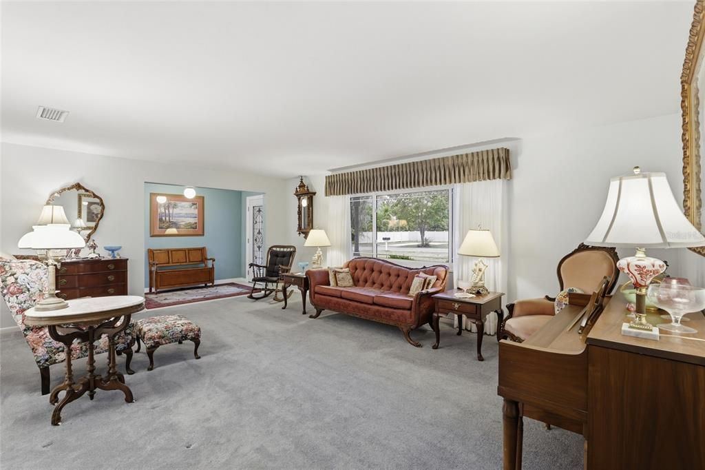 For Sale: $465,000 (3 beds, 2 baths, 1984 Square Feet)