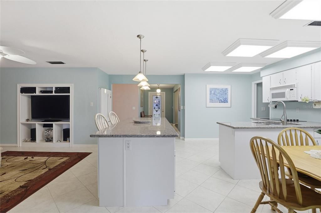 For Sale: $465,000 (3 beds, 2 baths, 1984 Square Feet)