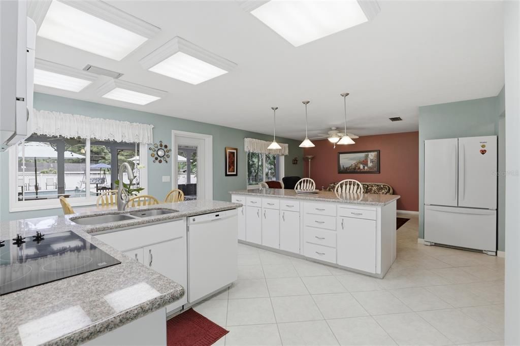 For Sale: $465,000 (3 beds, 2 baths, 1984 Square Feet)