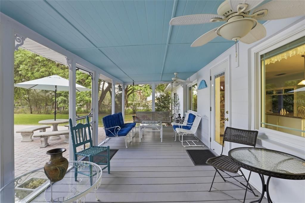 For Sale: $465,000 (3 beds, 2 baths, 1984 Square Feet)