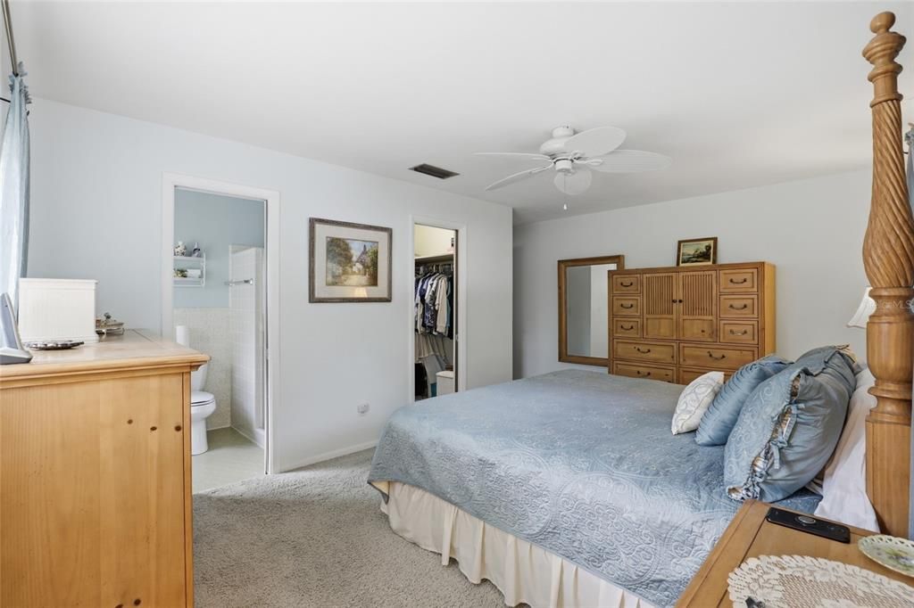 For Sale: $465,000 (3 beds, 2 baths, 1984 Square Feet)