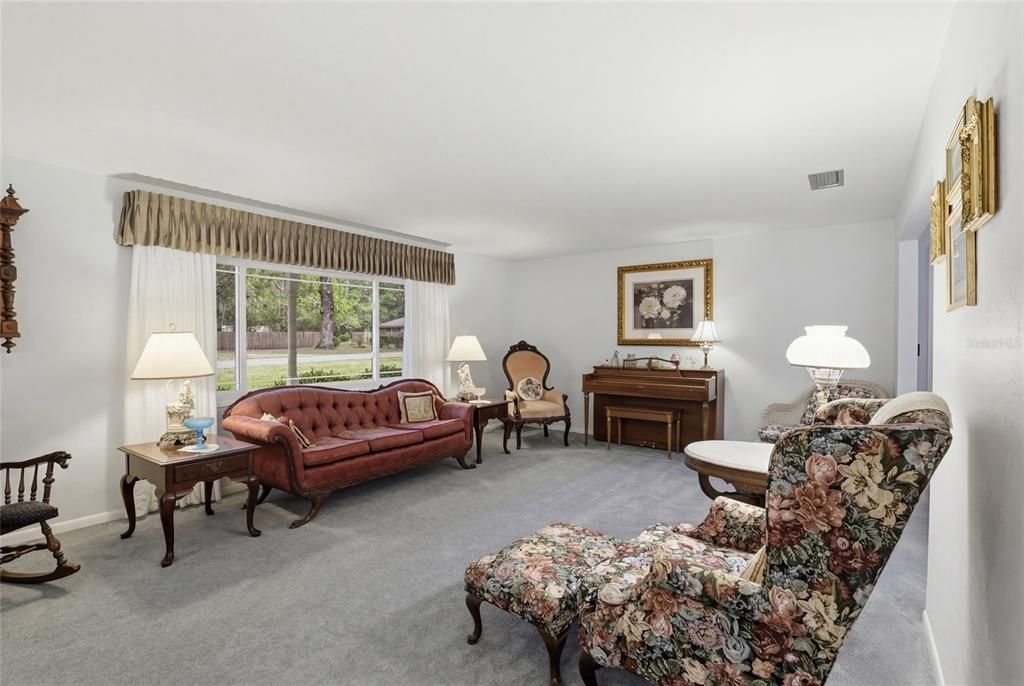 For Sale: $465,000 (3 beds, 2 baths, 1984 Square Feet)