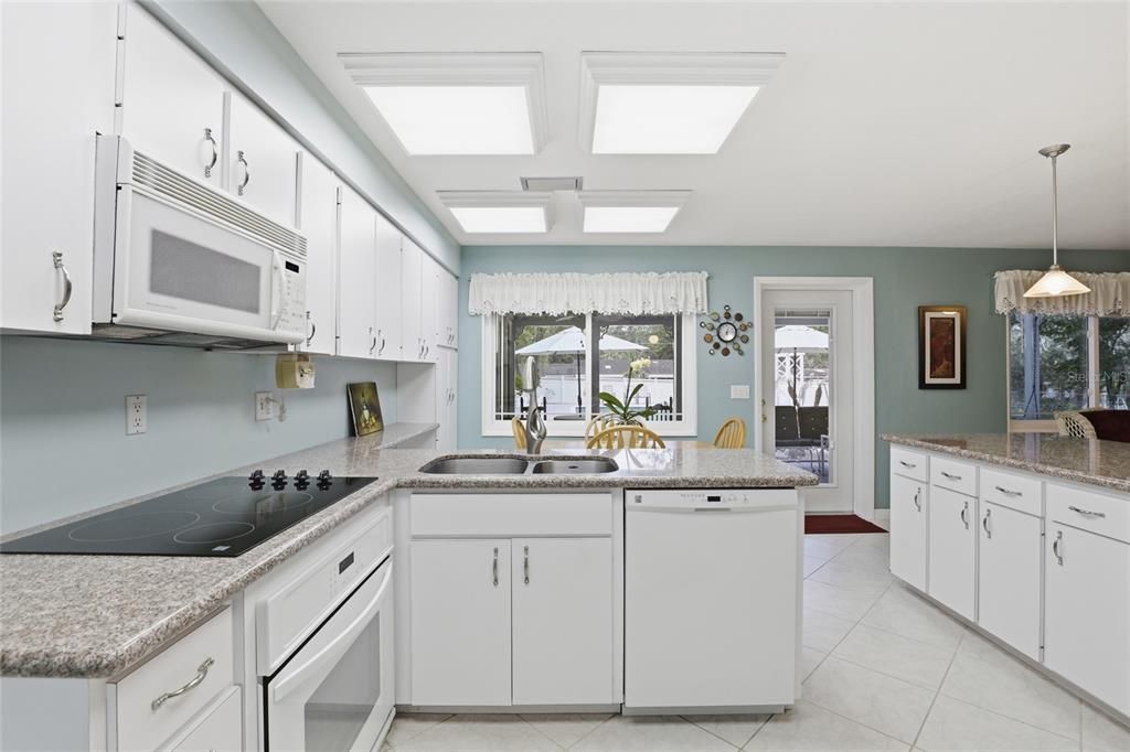 For Sale: $465,000 (3 beds, 2 baths, 1984 Square Feet)