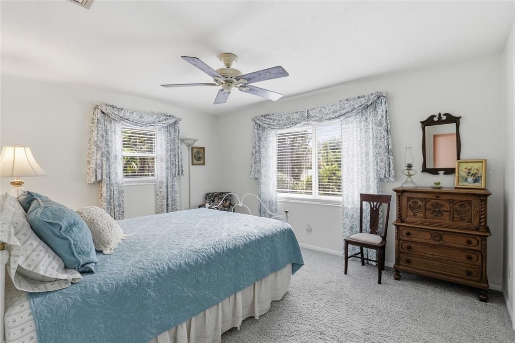 For Sale: $465,000 (3 beds, 2 baths, 1984 Square Feet)