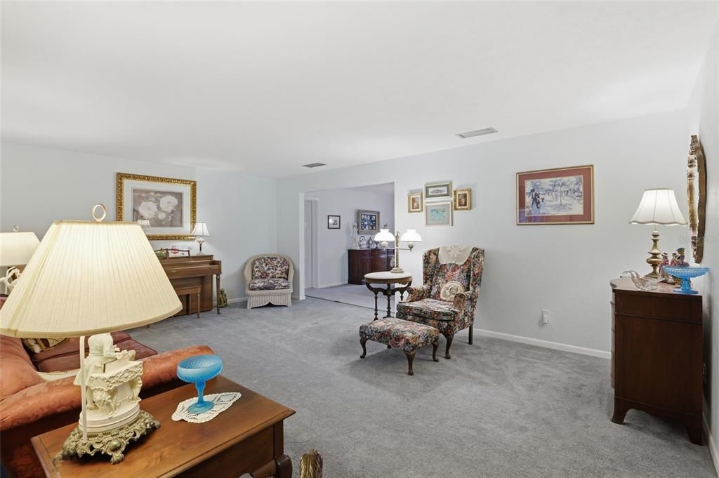 For Sale: $465,000 (3 beds, 2 baths, 1984 Square Feet)