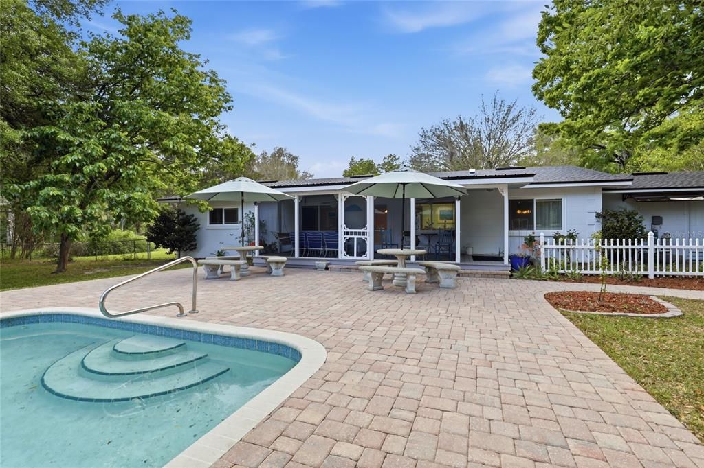 For Sale: $465,000 (3 beds, 2 baths, 1984 Square Feet)