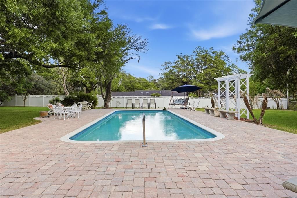 For Sale: $465,000 (3 beds, 2 baths, 1984 Square Feet)