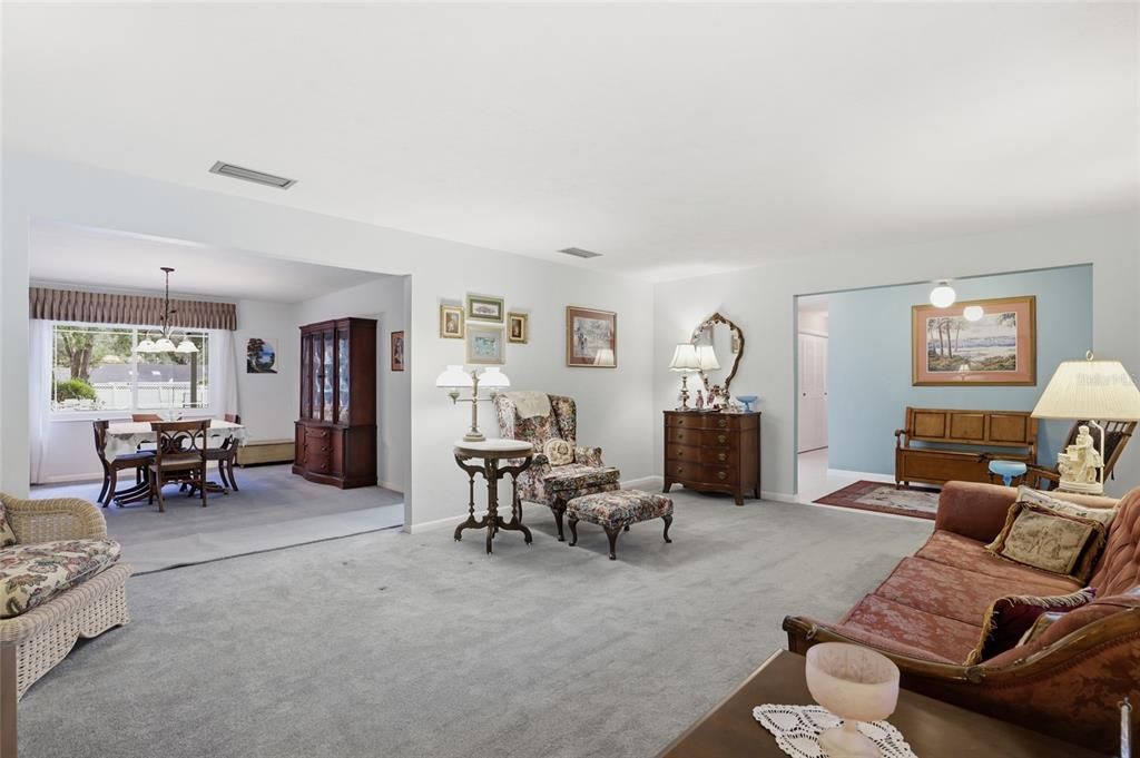 For Sale: $465,000 (3 beds, 2 baths, 1984 Square Feet)