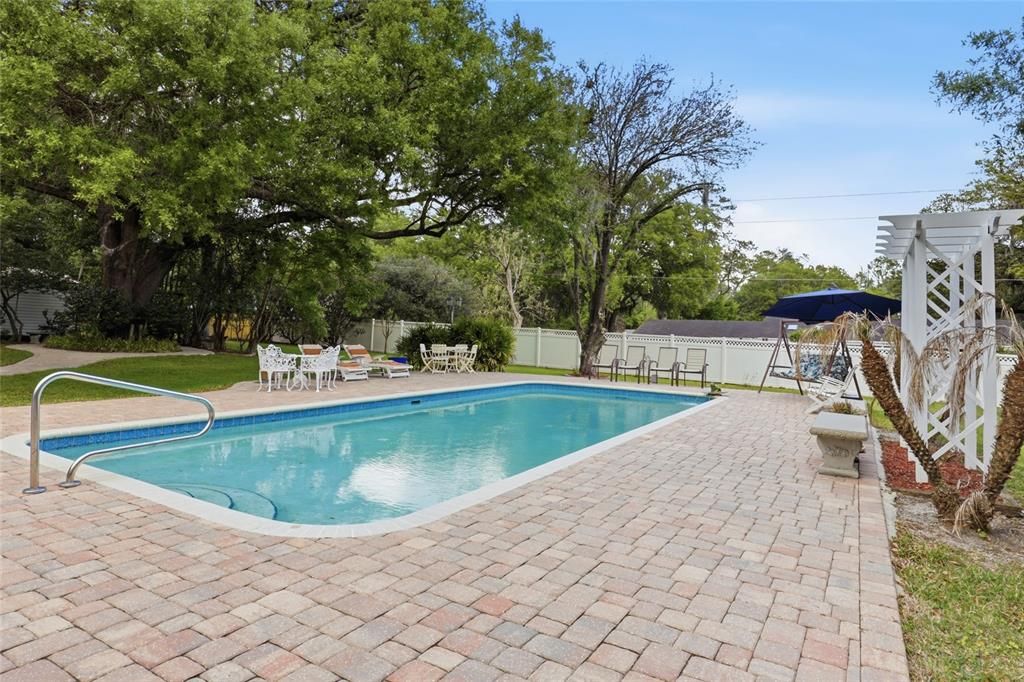 For Sale: $465,000 (3 beds, 2 baths, 1984 Square Feet)