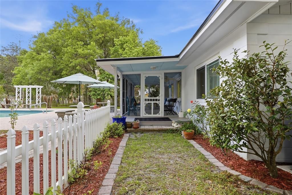 For Sale: $465,000 (3 beds, 2 baths, 1984 Square Feet)