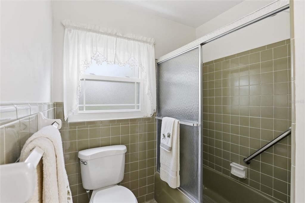 For Sale: $465,000 (3 beds, 2 baths, 1984 Square Feet)