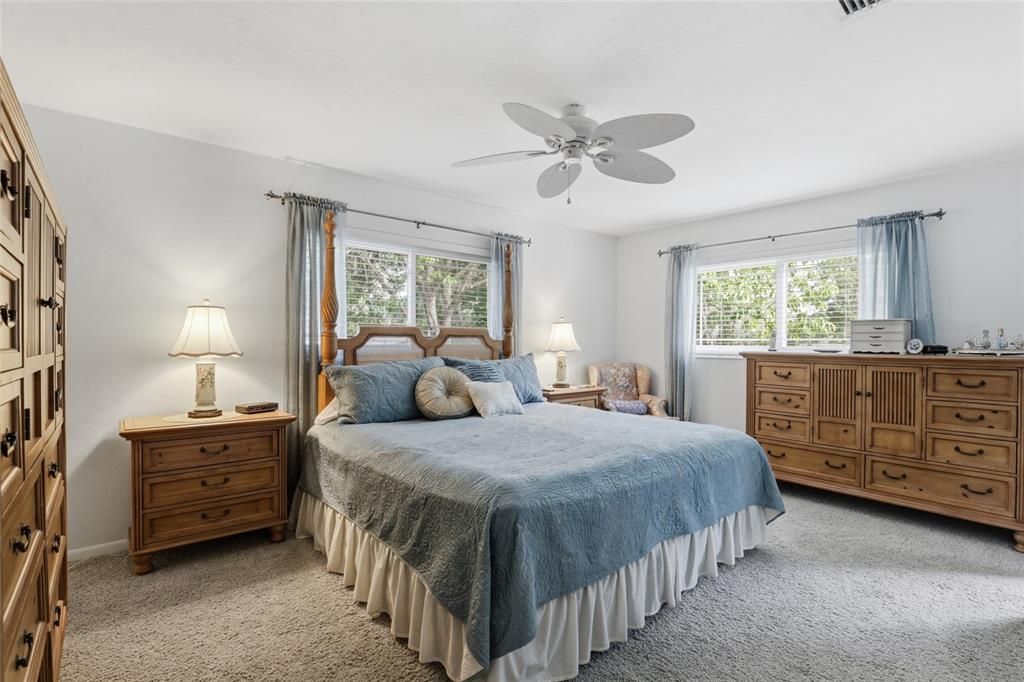 For Sale: $465,000 (3 beds, 2 baths, 1984 Square Feet)