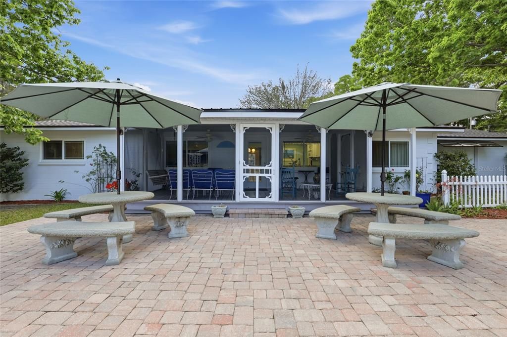 For Sale: $465,000 (3 beds, 2 baths, 1984 Square Feet)