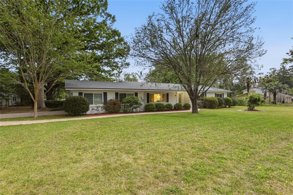 For Sale: $465,000 (3 beds, 2 baths, 1984 Square Feet)