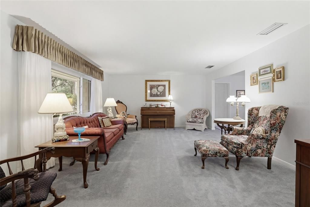 For Sale: $465,000 (3 beds, 2 baths, 1984 Square Feet)