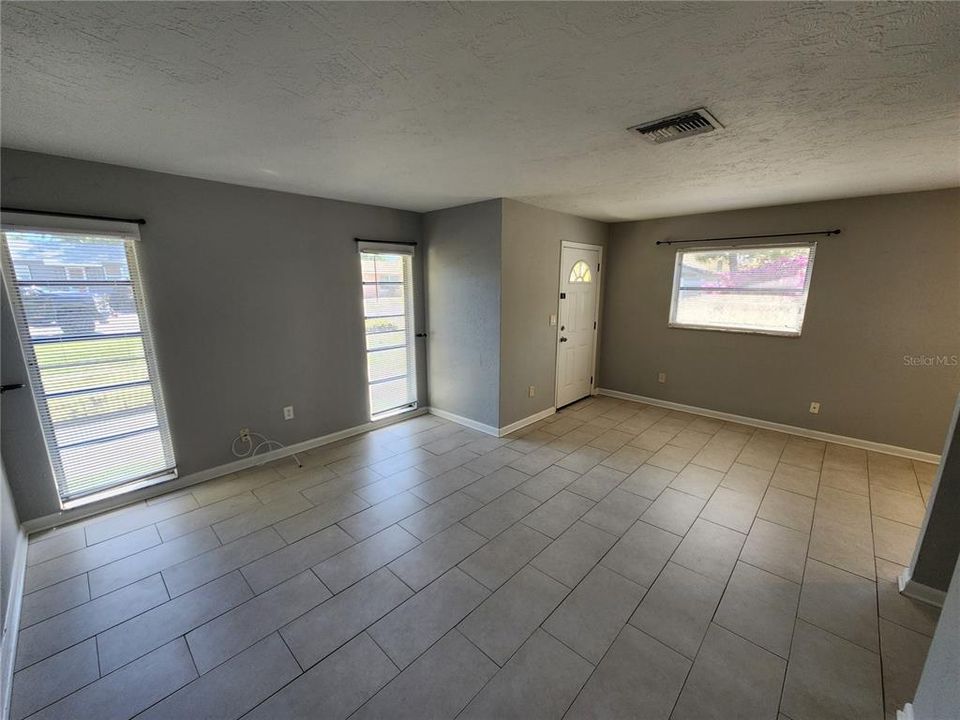 For Rent: $1,400 (1 beds, 1 baths, 600 Square Feet)