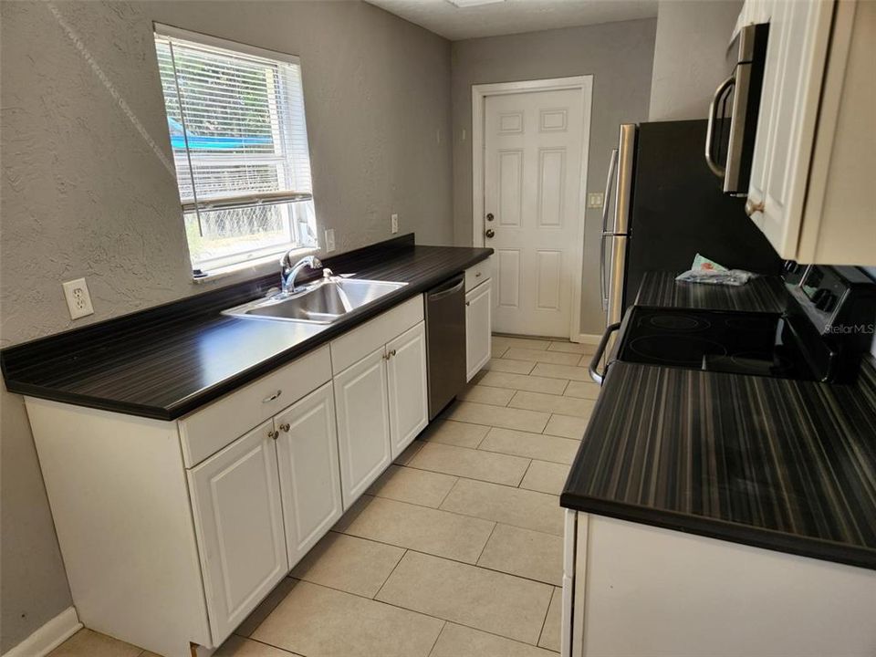 For Rent: $1,400 (1 beds, 1 baths, 600 Square Feet)
