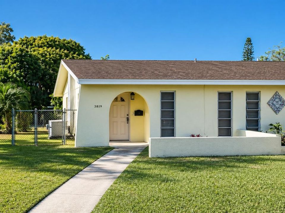 For Rent: $1,400 (1 beds, 1 baths, 600 Square Feet)