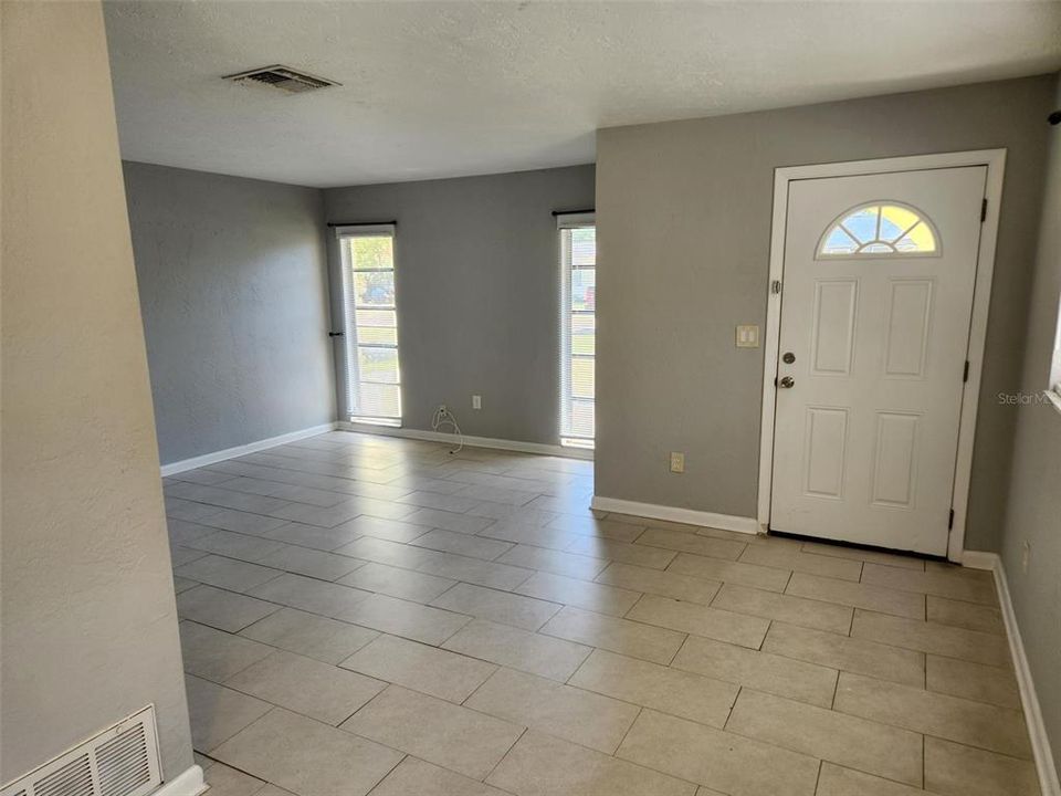 For Rent: $1,400 (1 beds, 1 baths, 600 Square Feet)