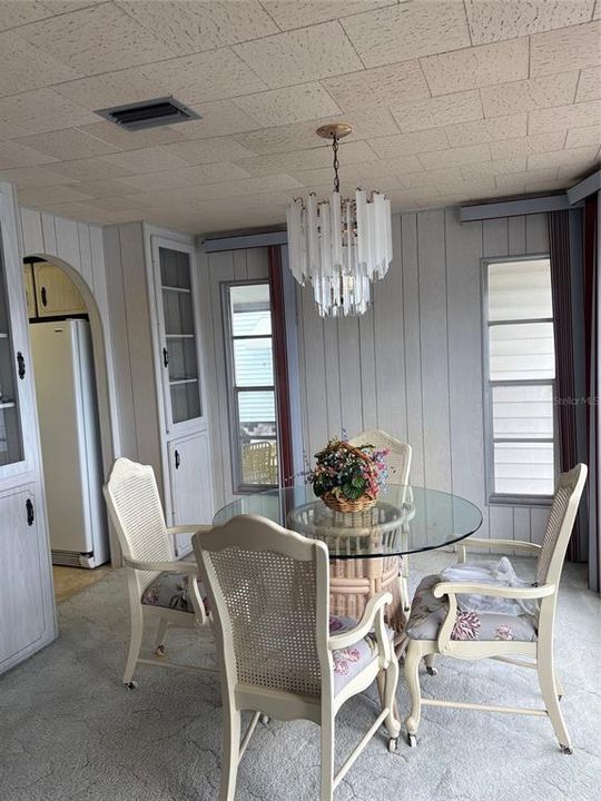 待售: $175,000 (2 贝兹, 2 浴室, 1080 平方英尺)