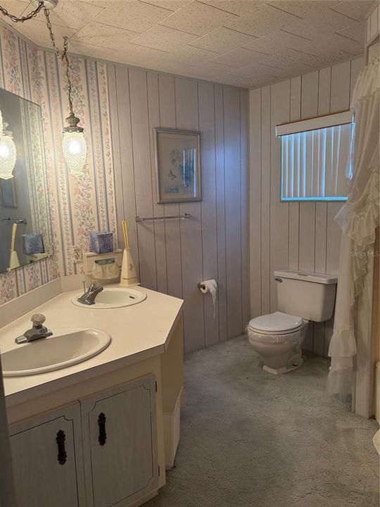 待售: $175,000 (2 贝兹, 2 浴室, 1080 平方英尺)