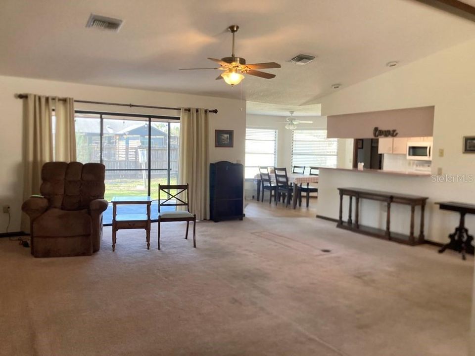 For Sale: $274,900 (3 beds, 2 baths, 1731 Square Feet)