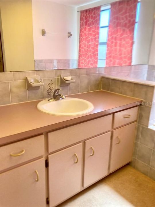 For Sale: $274,900 (3 beds, 2 baths, 1731 Square Feet)