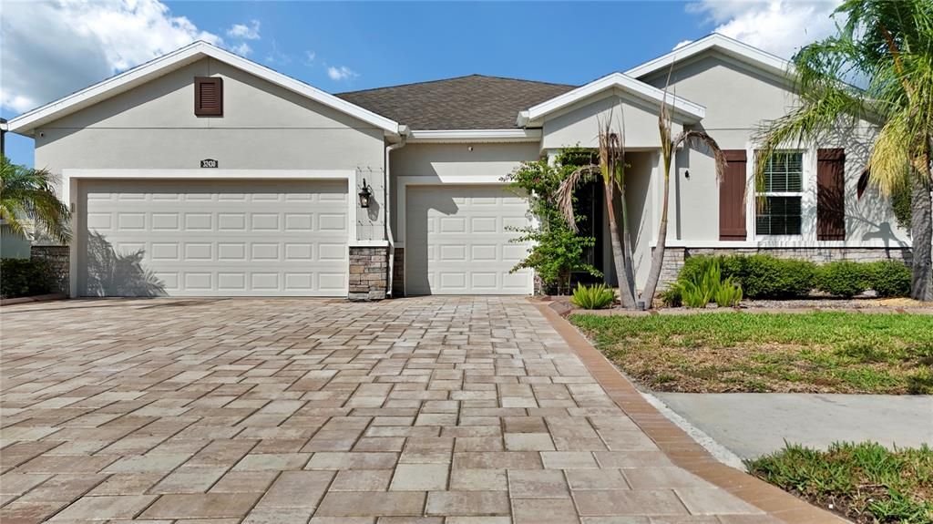 Active With Contract: $550,000 (4 beds, 3 baths, 2840 Square Feet)
