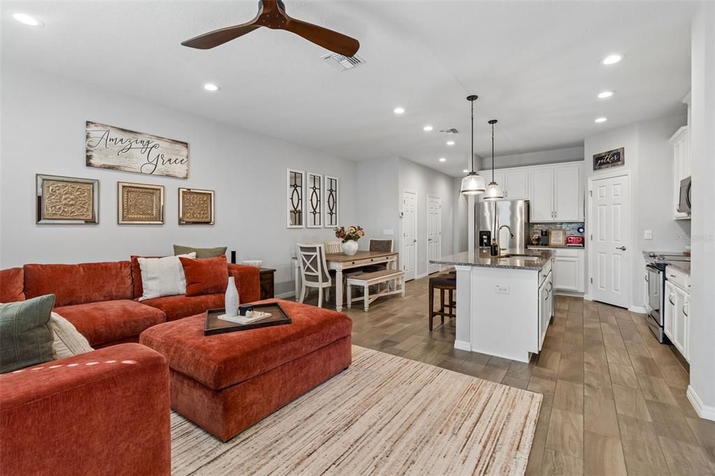 Под контрактом: $330,000 (3 спален, 2 ванн, 1703 Квадратных фут)