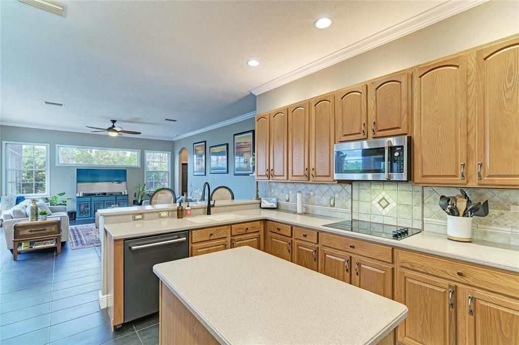 En Venta: $1,015,000 (5 camas, 3 baños, 3556 Pies cuadrados)
