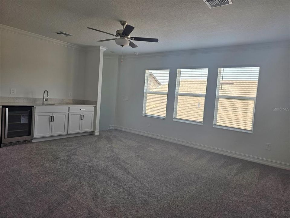 For Rent: $4,800 (5 beds, 4 baths, 3273 Square Feet)