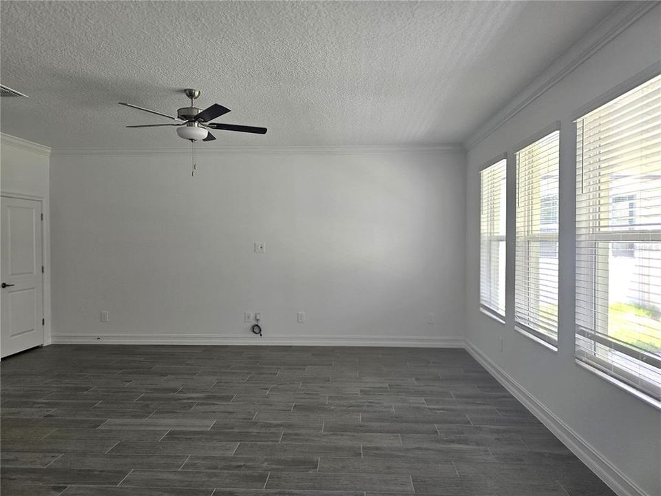 For Rent: $4,800 (5 beds, 4 baths, 3273 Square Feet)