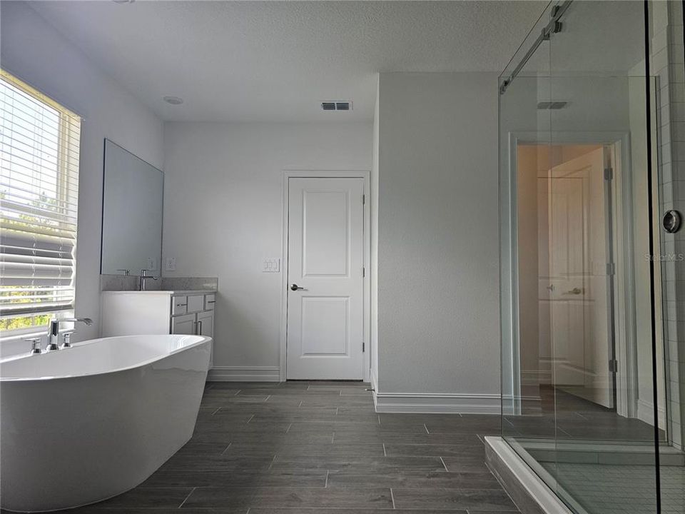 For Rent: $4,800 (5 beds, 4 baths, 3273 Square Feet)