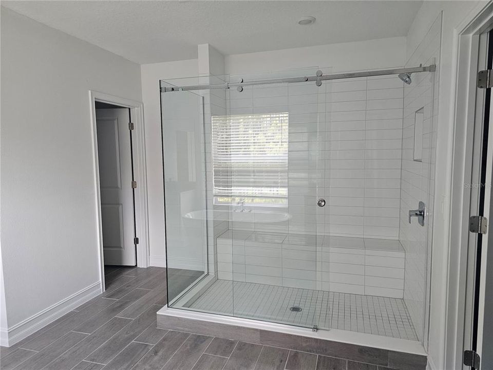 For Rent: $4,800 (5 beds, 4 baths, 3273 Square Feet)
