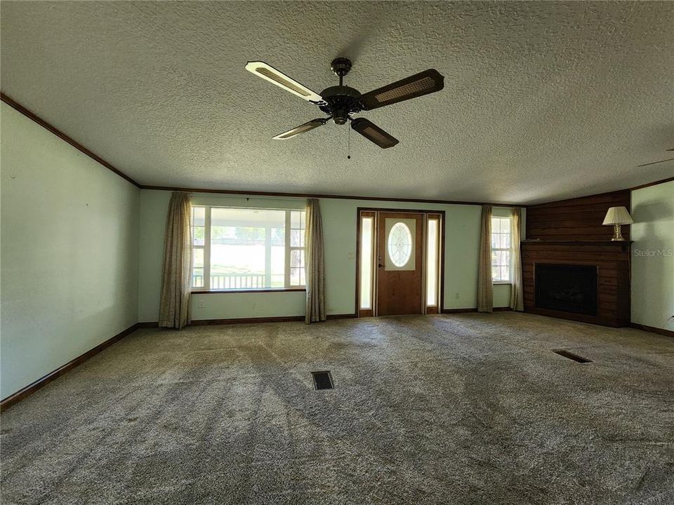 Active With Contract: $475,000 (4 beds, 2 baths, 1792 Square Feet)