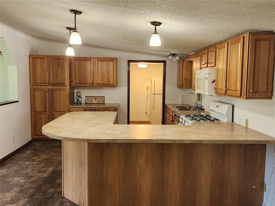 Active With Contract: $475,000 (4 beds, 2 baths, 1792 Square Feet)