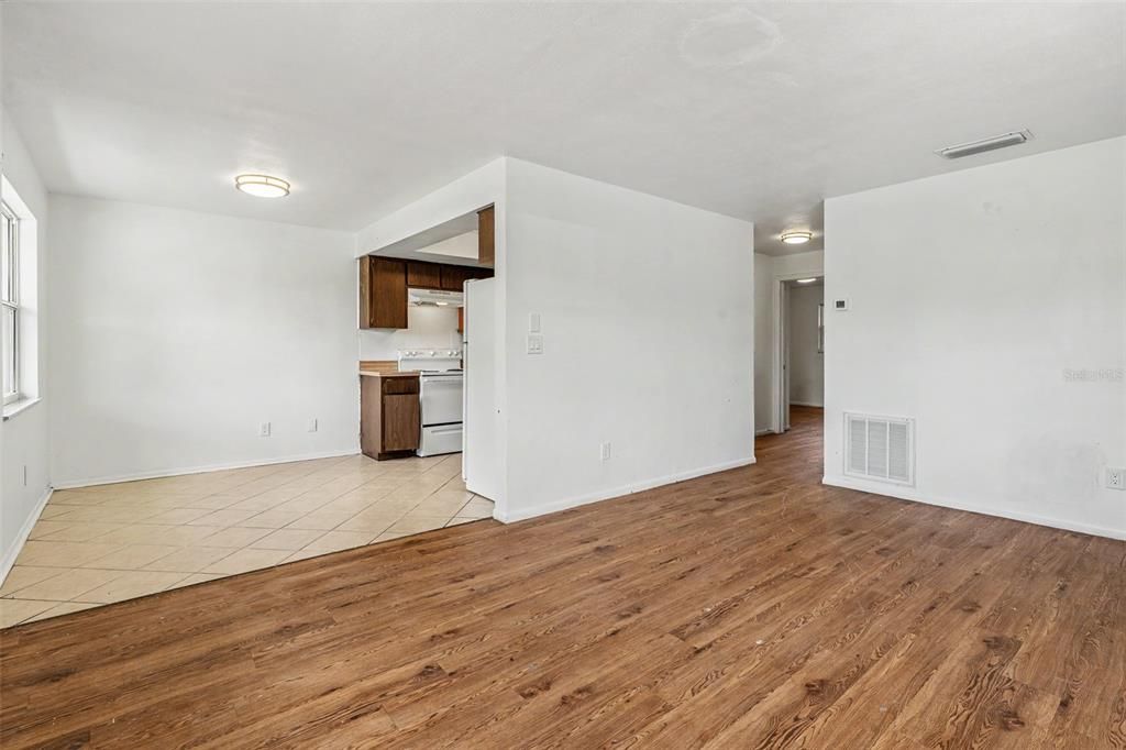 待售: $389,000 (4 贝兹, 0 浴室, 1710 平方英尺)