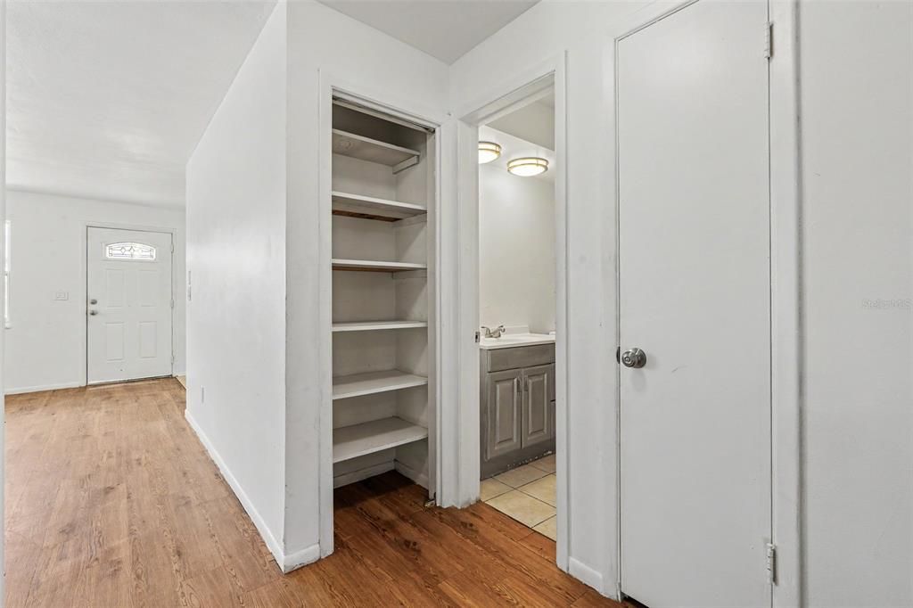 待售: $389,000 (4 贝兹, 0 浴室, 1710 平方英尺)