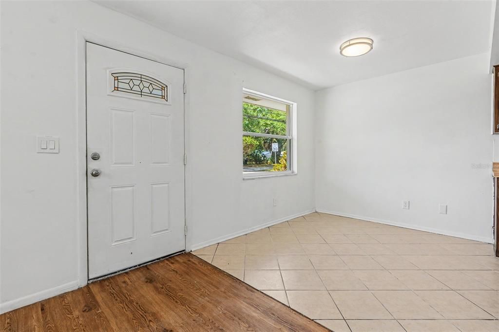 待售: $389,000 (4 贝兹, 0 浴室, 1710 平方英尺)